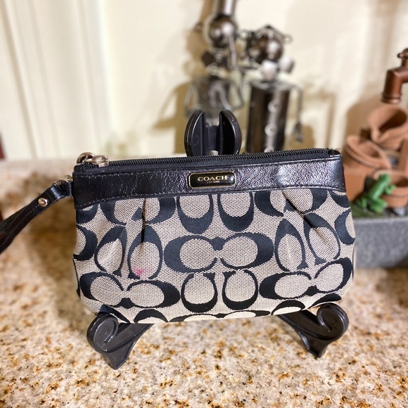 Coach Handbags - Classic coach wristlet